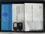スマートキーは鍵をバッグに入れたままでもドアロックの開閉やエンジンのON・OFFができます。夜間や雨の日も鍵を探さなくて良いので便利です。