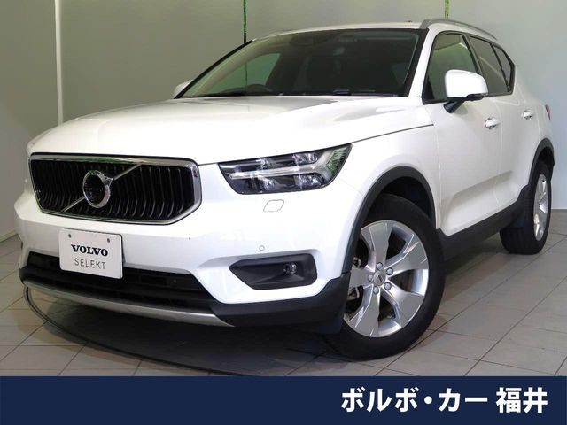 XC40 B4 AWD モメンタム 4WD 