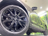 【グレード専用純正19インチアルミホイール】デザイン性の高い純正アルミホイールを装着しております。各種社外アルミホイールや、スタッドレスタイヤも取扱いしております。是非ご相談ください♪