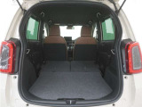 2列目を倒すことで、大変広いラゲッジスペースとなります。大きな荷物を積んだりと様々な用途にご利用いただけます。