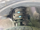 お車を安心してお乗りいただく為には、足回りの定期点検が欠かせません。サービスサポート(有償保証)では無料点検もご提供しており、安心のカーライフをお過ごしいただけるサポート体制が整っています。