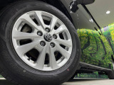 【純正15インチアルミホイール】外観にマッチした純正アルミホイールを装着しております。各種社外アルミホイールや、スタッドレスタイヤも取扱いしております。是非ご相談ください♪