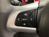 ステアリングスイッチ付き。前方から目を離すことなく操作することが可能です。