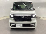 LEDヘッドライトを装備しています。LEDヘッドライトはとても明るく、雨の日や夜間走行も安全・安心です。オートライトコントロール付きで周囲の明るさに応じて自動で点灯・消灯します
