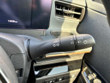 オートライト機能付きです♪またハイビームアシストで、先行車または対向車や周囲の明るさなどに応じ、自動的にハイビーム(上向き)とロービーム(下向き)を切り替えます♪