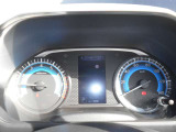 スピードメーターです。シンプルで運転中でも見やすいデザインですよ。