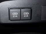 充電用端子付き。スマートフォンなどの充電に便利です。