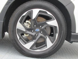 純正18インチアルミホイール。 タイヤサイズは225/55R18