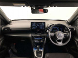 シンプルながら機能性あふれる運転席廻りです。視界性もよく、運転しやすいですよ。