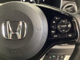 ハンドルにHondaセンシング系のクルーズコントロールやレーンキープアシストなどの操作スイッチが装備されています。ハンドルから手を離さず安全に操作できます。