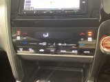 運転席と助手席にシートヒーターが付いています☆寒い時期に腰周りを温めてくれるので体全体が温まりやすいのは勿論、暖房と違い顔に風が当たらないので、乾燥肌やドライアイの方でも大丈夫☆