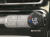 オートエアコンは温度を設定するだけで、自動で風量などを設定してくれます。運転しながら操作も必要ないので、安全性も向上します。