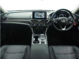 ◆視界広々で非常に運転しやすくロングドライブでも疲れを感じさせないすっきりとまとまったインパネ周りです。