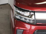 LEDヘッドランプは立ち上がりが早く、素早く前方を明るく照らしてくれます。