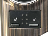 シートヒーター付き。寒い日の朝はシートヒーターで快適です。室内が暖まる前の時間でも、お尻はポカポカ♪