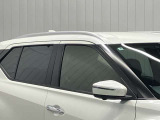 プラスチックバイザーがない分デザインもすっきり★洗車の時の窓拭きもラクラクです!