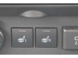 運転席と助手席にシートヒーターが付いています。