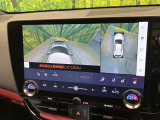 【パノラミックビューモニター】専用のカメラにより、上から見下ろしたような視点で360度クルマの周囲を確認することができます☆死角部分も確認しやすく、狭い場所での切り返しや駐車もスムーズに行えます。