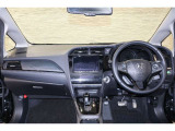 操作性に優れた運転席となります!小物入れや各ボタンの配置にこだわり、使いやすいです!座り心地もよく視認性も良好なのでロングドライブもお任せ下さい!
