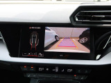 バックカメラ駐車時、後退時に後方を確認する事ができる安全快適装備になります映像だけでなくセンサーにより障害物の距離もドライバーに直感的に伝えてくれる機能になります。
