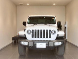 【フロントグリル】7スロットルグリルはJeep伝統の証です。SUVのみにこだわり続けている伝統あるJeep車へお乗り頂いてみてはいかがですか?