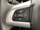 運転中、オーディオの操作をしてて、ハッとしたことはありませんか?ステアリングスイッチは、運転中でもハンドルでオーディオの操作が可能です。安全なドライブをサポートします。