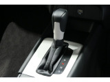 扱いやすい位置に配置されたフロアオートマチックです☆CVTを採用で滑らかでスムーズな走りが楽しめますよ♪