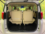【パワーバックドア】スマートキーや運転席のボタンを押すだけでリアゲートが自動で開閉します!荷物を持っている時や、高い位置にあるバックドアを閉める際に便利な機能です♪