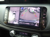 アラウンドビューモニターは、まるで上空から見たような映像で駐車をサポート!苦手な駐車も心強いですね!
