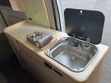 シンクには各19Lの給排水タンク