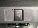 コーナーセンサーを車の前後に装備。障害物までの距離に応じて警告音を変えてお知らせ。縦列駐車時や駐車場・車庫などでの取り回しをサポートします。詳細は販売店スタッフまでおたずねください。