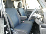 運転席シートリフター(ラチェット式)で、座面の高さも上下に動き、体格にあわせて調整ができます。