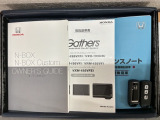 スマートキーは鍵をバッグに入れたままでもドアロックの開閉やエンジンのON・OFFができます。夜間や雨の日も鍵を探さなくて良いので便利です。