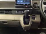 運転席周辺のスマートなレイアウトが、操作のしやすさを実現。快適なドライブをサポートします。