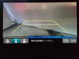 バックでの車庫入れも安心です! リアカメラが付いているバックモニター付のナビディスプレーを装備しております。操作線もついており距離感も画面から確認できます。
