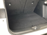 広々としたトランクスペースを備えており、日常の買い物から旅行の荷物までしっかり収納。使い勝手の良い荷室で、さまざまなシーンに対応できます。