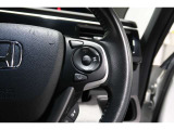 Hondaセンシングの機能のひとつ、アダプティブクルーズコントロール付!アクセルから足を離しても設定したスピードと前車との車間を保ち走行してくれます!車線維持もアシスト☆高速道路で疲労軽減ですね☆