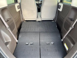 積み下ろしのしやすいデッキにはたっぷりと荷物を積み込んでいただけます。遊びから仕事まで、様々なシーンで頼れます♪