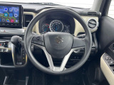 インテリアに合わせたデザインのステアリングは、運転される方のことも考え、運転しやすい形状、大きさです。是非一度、実際に触ってお確かめください。