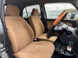 運転席周辺画像です。シート切れ・破れもなくシートの状態は良好です♪