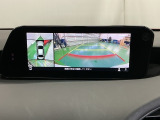 ガイドライン付きバックモニターで車庫入れも安心。知らない道でも安心して楽しくお出かけができます