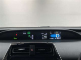 メーターが運転席から見やすいインパネ中央部に配置してるので走行中の視線移動が少なく快適です。