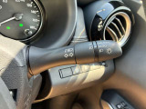 オートライト機能付きです♪またハイビームアシストで、先行車または対向車や周囲の明るさなどに応じ、自動的にハイビーム(上向き)とロービーム(下向き)を切り替えます♪