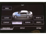 雪道発進時の強い味方「SNOW」への切替えが可能です。ECO・NORMAL・SPORT・COMFORT・自分好みの設定ができるCUSTOMなど、気分や走行状況に合わせてドライブモードが選べます。