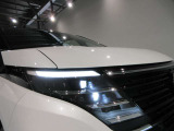 アダプティブLEDヘッドライトシステムです対向車や先行車に照射しないよう自動でハイビームの照射範囲を切り替えます 夜間走行時とても役立ちます