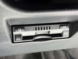 【ETC】高速道路などの料金所における自動料金支払いシステムです。車載器と料金所のアンテナとの間で無線通信を行い、料金を自動で支払うことができます。