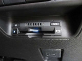 【ETC車載器】は、ビルトインタイプですっきり収納され、見た目も使い勝手も満足のアイテムです。