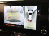 バックモニター付なので後退時に後方が見えるので安心。 車は構造上、死角がたくさんなので万が一を考えると必須ですね。 あくまで補助の為の装備、バックは目視で確認する事が重要ですよ。