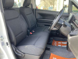 運転席が上下するシートリフター付です。
