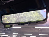 【デジタルインナーミラー】後席の大きな荷物や同乗者で後方が確認しづらい時でも安心!カメラが撮影した車両後方の映像をルームミラー内に表示。クリアな視界で状況の確認が可能です!